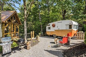 Shasta Mountain Escape 1 Bedroom Home by RedAwning