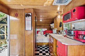 Shasta Mountain Escape 1 Bedroom Home by RedAwning