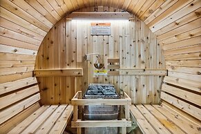 Shasta Mountain Escape 1 Bedroom Home by RedAwning