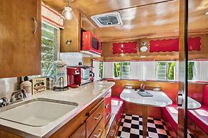 Shasta Mountain Escape 1 Bedroom Home by RedAwning