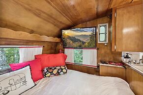 Shasta Mountain Escape 1 Bedroom Home by RedAwning