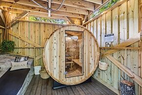 Shasta Mountain Escape 1 Bedroom Home by RedAwning