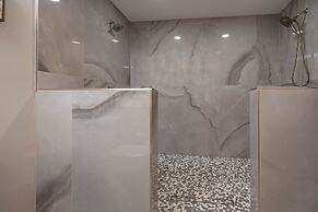 Phoenix On The Bay 1310 2 Bedroom Condo by Redawning