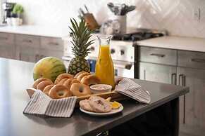 Mollie's Landing 7 Bedroom Home