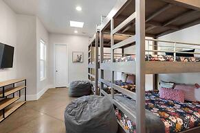 Mollie's Landing 7 Bedroom Home