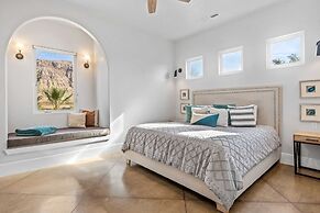 Mollie's Landing 7 Bedroom Home