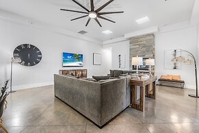 Mollie's Landing 7 Bedroom Home