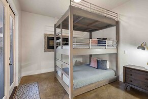 Mollie's Landing 7 Bedroom Home