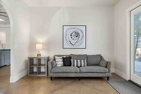 Mollie's Landing 7 Bedroom Home