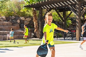 Mollie's Landing 7 Bedroom Home