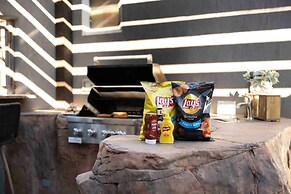 Mollie's Landing 7 Bedroom Home