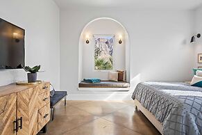 Mollie's Landing 7 Bedroom Home