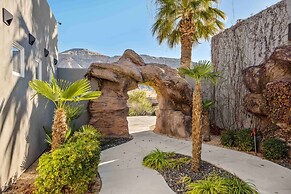 Mollie's Landing 7 Bedroom Home