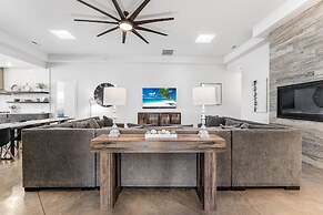 Mollie's Landing 7 Bedroom Home