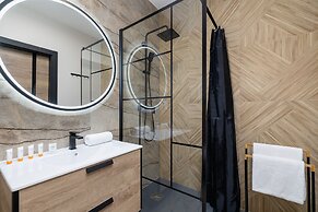 Kopiec Kraka Apartment by Renters