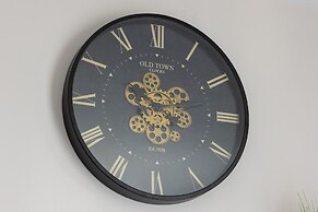 Kopiec Kraka Apartment by Renters