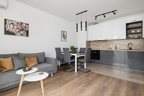 Kopiec Kraka Apartment by Renters