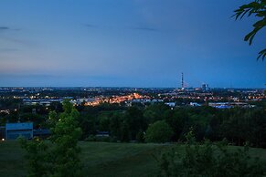 Kopiec Kraka Apartment by Renters