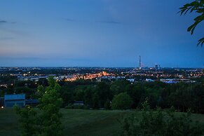 Kopiec Kraka Apartment by Renters