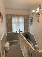 Beautiful 5-bed House in Walsall