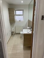 Beautiful 5-bed House in Walsall