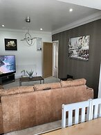 Beautiful 5-bed House in Walsall