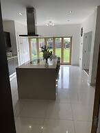 Beautiful 5-bed House in Walsall