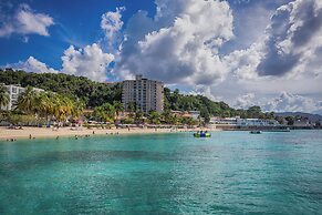 Montego Bay Club Apartments