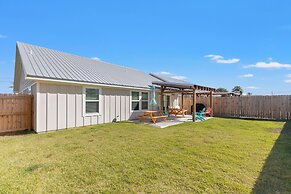 Coral Cabana - 3BD 2BA Home Close to Beach w/ Optional Golf Cart!