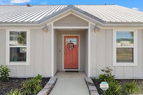 Coral Cabana - 3BD 2BA Home Close to Beach w/ Optional Golf Cart!