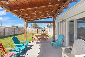 Coral Cabana - 3BD 2BA Home Close to Beach w/ Optional Golf Cart!