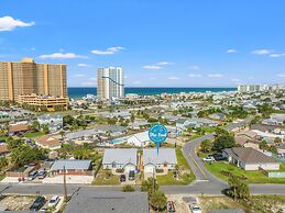 Coral Cabana - 3BD 2BA Home Close to Beach w/ Optional Golf Cart!
