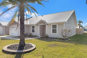 Coral Cabana - 3BD 2BA Home Close to Beach w/ Optional Golf Cart!