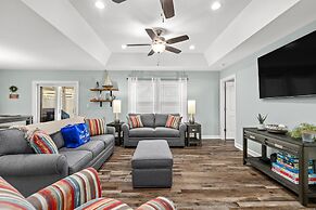 Coral Cabana - 3BD 2BA Home Close to Beach w/ Optional Golf Cart!