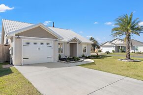 Coral Cabana - 3BD 2BA Home Close to Beach w/ Optional Golf Cart!
