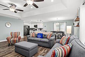 Coral Cabana - 3BD 2BA Home Close to Beach w/ Optional Golf Cart!