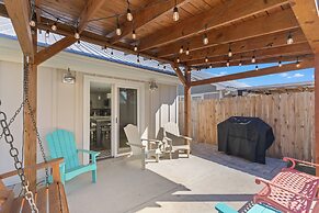 Coral Cabana - 3BD 2BA Home Close to Beach w/ Optional Golf Cart!