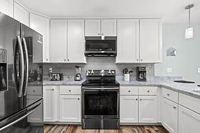 Coral Cabana - 3BD 2BA Home Close to Beach w/ Optional Golf Cart!