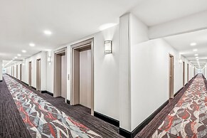 HomeTowne Studios by Red Roof Southfield