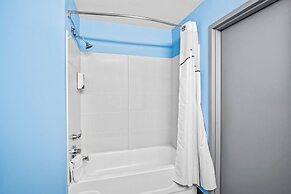 HomeTowne Studios by Red Roof Southfield