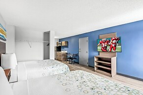 HomeTowne Studios by Red Roof Southfield