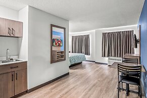 HomeTowne Studios by Red Roof Southfield