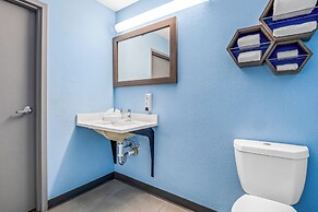 HomeTowne Studios by Red Roof Southfield