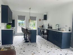 Magilligan - Cottage - Sleeps 6 - Parking - Garden