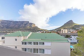 Spacious Loft Apartment Facing Table Mountain