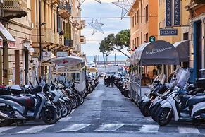 Central Festival Apartment by Wonderful Italy