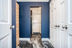 ATL Downtown Condo with Free Parking