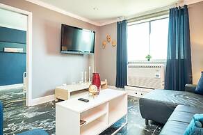 ATL Downtown Condo with Free Parking