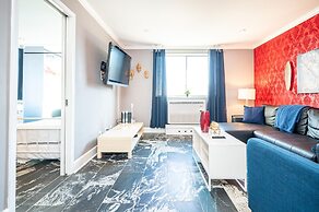 ATL Downtown Condo with Free Parking