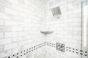 ATL Downtown Condo with Free Parking